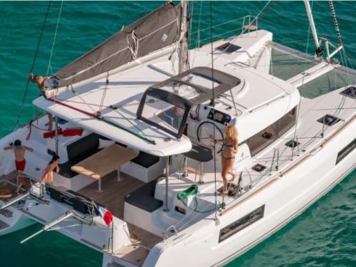 Catamaran Lagoon 40 for hire in Goecek