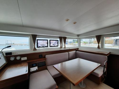 Cat Lagoon 40 available for charter in Portorosa