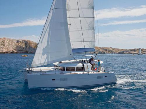 Cat Lagoon 400 available for charter in Turgutreis