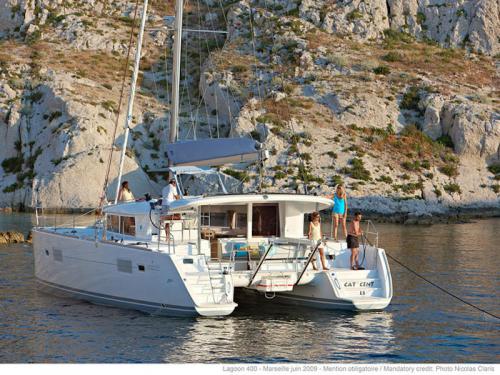 Catamaran Lagoon 400 available for charter in Gandia