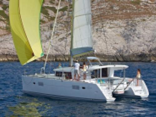 Catamaran Lagoon 400 for rent in Alimos Marina Kalamaki