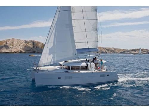 Catamaran Lagoon 400 available for charter in San Vincenzo