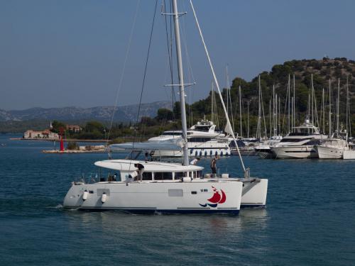 Cat Lagoon 400 for charter in Marina Hramina