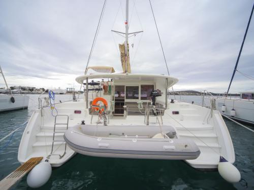 Cat Lagoon 400 for hire in Venice