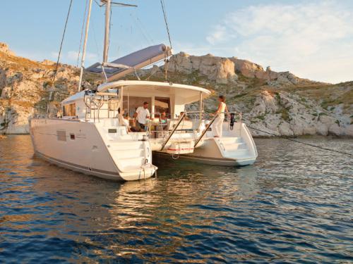 Katamaran Lagoon 400 Yachtcharter in Ajaccio