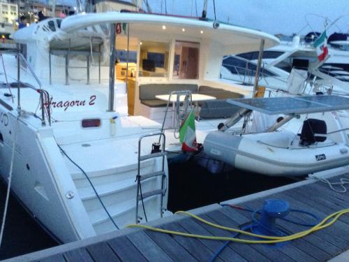 Katamaran Lagoon 400 Yachtcharter in Marina di San Vincenzo