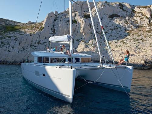 Catamaran Lagoon 400 available for charter in Can Pastilla