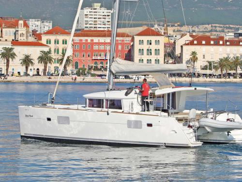 Catamaran Lagoon 400 available for charter in Split
