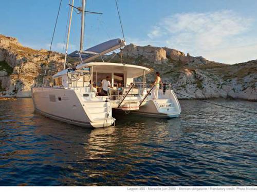 Katamaran Lagoon 400 Yachtcharter in SCT Marina Trogir