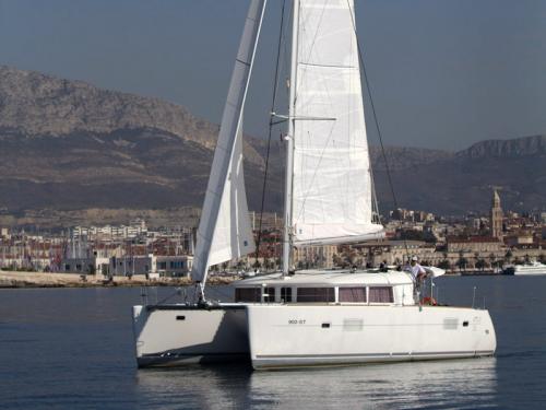 Catamaran Lagoon 400 for hire in Eden Island Marina