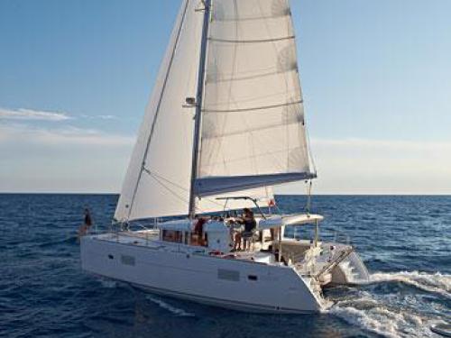 Cat Lagoon 400 S2 for rent in Marina Eczanesi