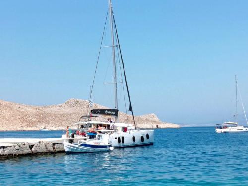 Katamaran Lagoon 400 S2 Yachtcharter in Rhodos Stadt