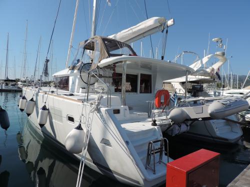 Catamaran Lagoon 400 S2 for rent in Lefkas Marina