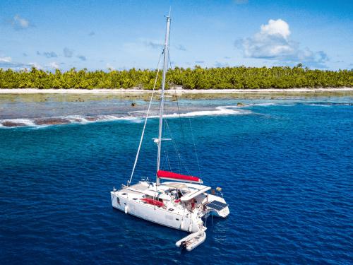 Catamaran Lagoon 400 S2 available for charter in Fakarava