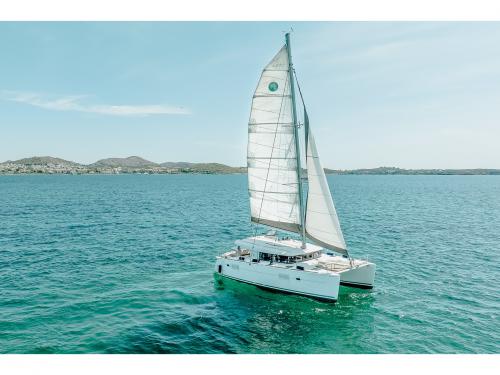 Catamaran Lagoon 400 S2 for charter in Salamina
