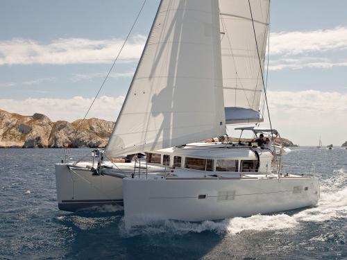 Cat Lagoon 400 S2 available for charter in Portorosa