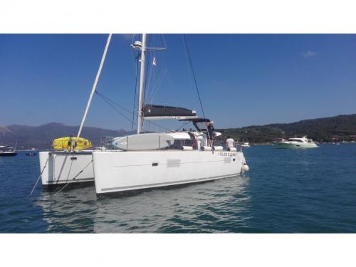 Cat Lagoon 400 S2 available for charter in Puntone