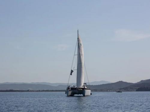 Catamaran Lagoon 400 S2 for rent in Marina di San Vincenzo