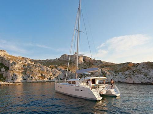 Cat Lagoon 400 S2 available for charter in Athens