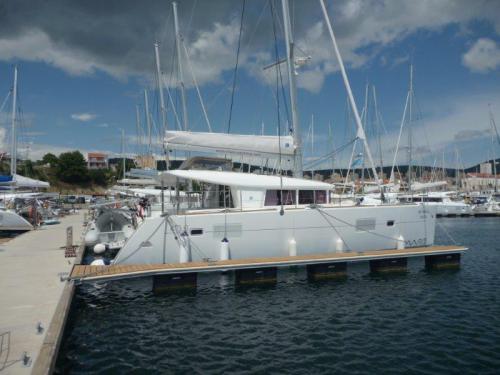Cat Lagoon 400 S2 for rent in Marina Mandalina
