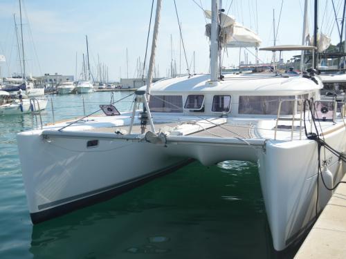 Katamaran Lagoon 400 S2 chartern in ACI Marina Split