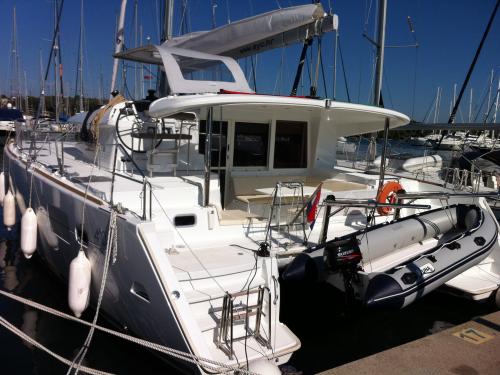 Katamaran Lagoon 400 S2 chartern in Marina De Mattei Medulin