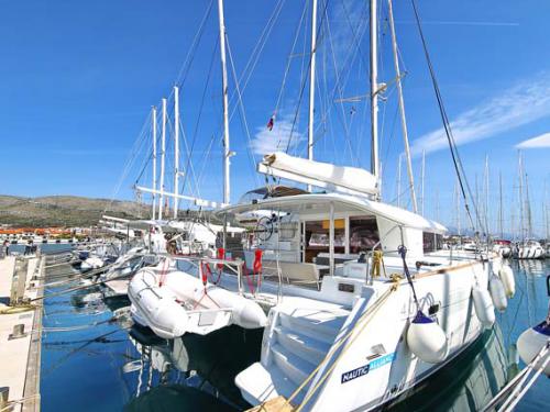 Katamaran Lagoon 400 S2 chartern in Trogir