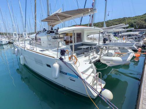 Kat Lagoon 400 S2 Yachtcharter in Pula