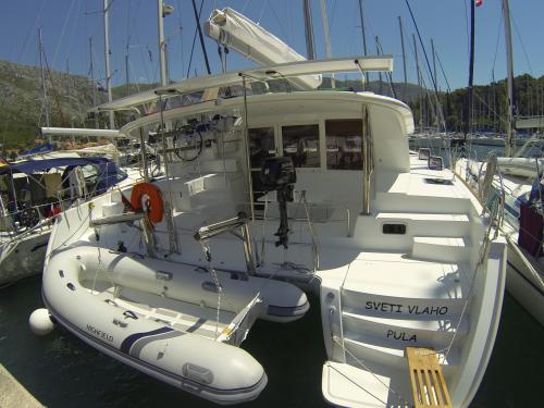 Cat Lagoon 400 S2 for rent in ACI Dubrovnik Marina