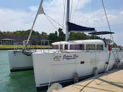 Cat Lagoon 400 S2 for charter in Yacht Haven Marina Phuket