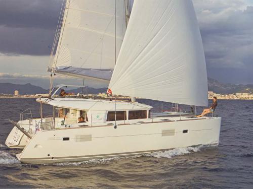 Cat Lagoon 400 S2 for rent in Alimos Marina Kalamaki