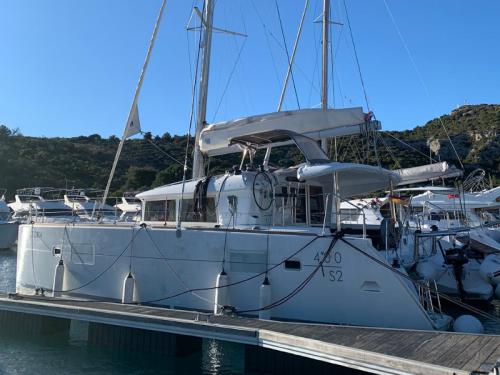 Catamaran Lagoon 400 S2 for hire in Primosten
