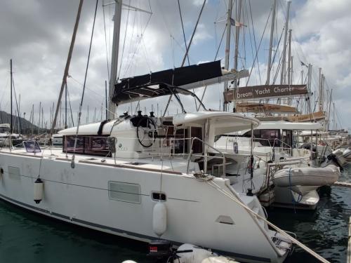 Cat Lagoon 400 S2 for hire in Le Marin