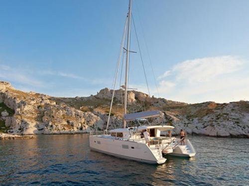 Katamaran Lagoon 400 S2 Yachtcharter in Athen