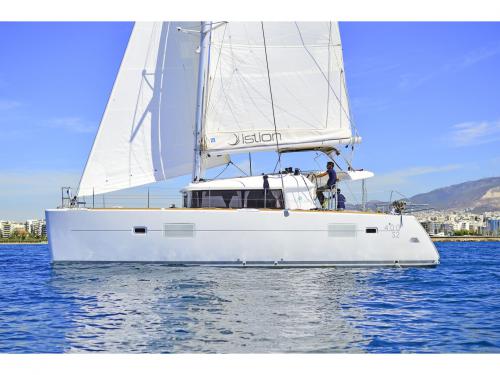 Catamaran Lagoon 400 S2 for rent in Lefkas