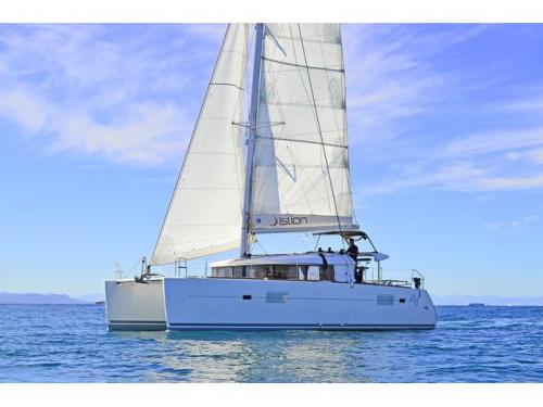 Cat Lagoon 400 S2 for charter in Lavrio