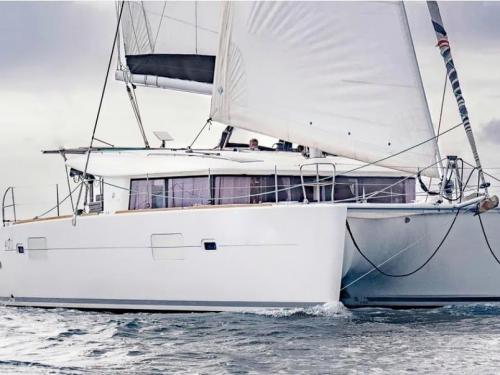 Cat Lagoon 400 S2 for rent in Santa Eularia des Riu