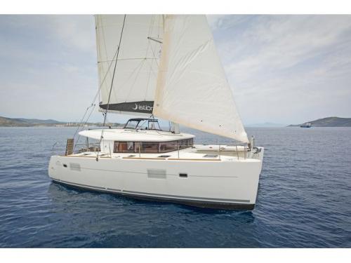 Cat Lagoon 400 S2 available for charter in Lavrio