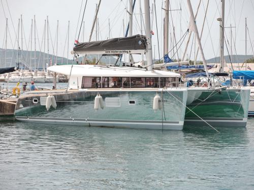 Katamaran Lagoon 400 S2 chartern in Sukosan Bibinje