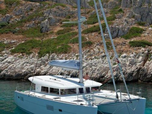 Catamaran Lagoon 400 S2 available for charter in San Vincenzo