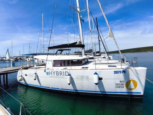 Katamaran Lagoon 400 S2 Yachtcharter in Marina Punat