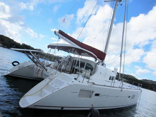 Kat Lagoon 410 chartern in True Blue Bay Marina