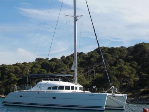 Cat Lagoon 410 for charter in Marina Dalmacija