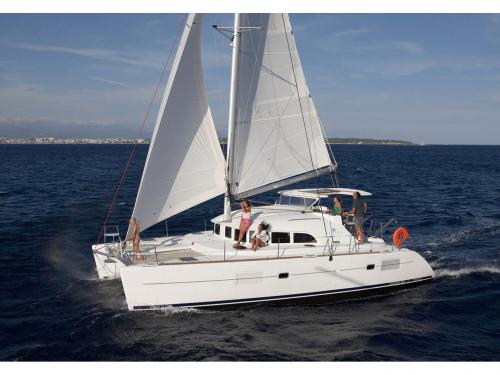 Kat Lagoon 410 Yachtcharter in Megalochori Santorini