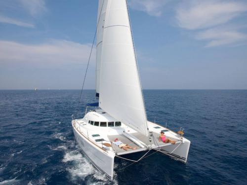 Catamaran Lagoon 410 for charter in Marina Kernevel