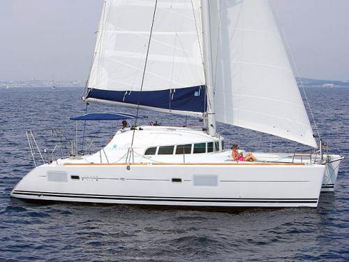 Cat Lagoon 410 S2 for rent in Marina di Sant Elmo