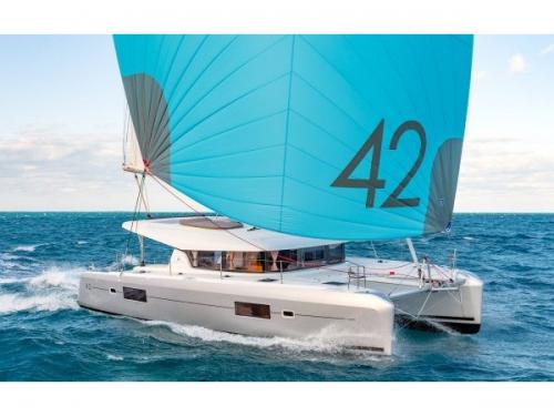 Katamaran Lagoon 42 Yachtcharter in Nanaimo Harbour