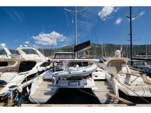 Katamaran Lagoon 42 Yachtcharter in Marina Kastela