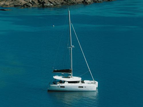 Kat Lagoon 42 chartern in Nanny Cay Marina