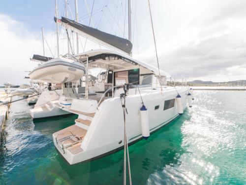 Katamaran Lagoon 42 Yachtcharter in Portisco
